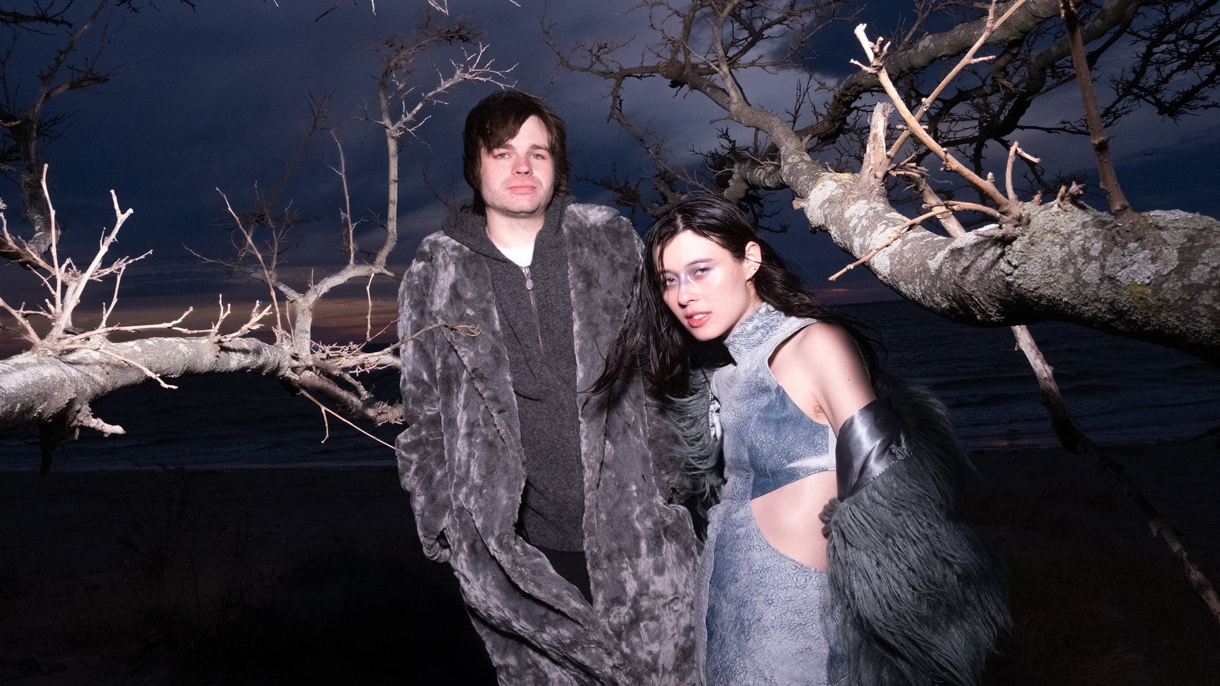 Water From Your Eyes - Good Dye Young Presents: Hayley Williams At A Bachelorette Party - zdjęcie 3