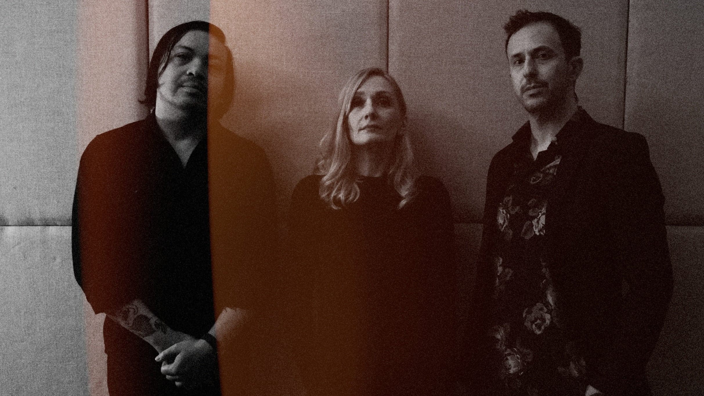 Spotlights - A.A. Williams - zdjęcie 3